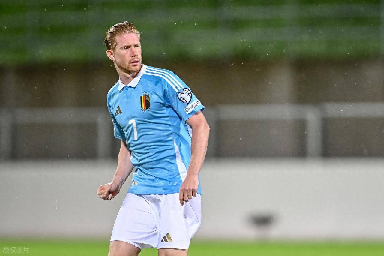 《神圣之门》童话城开启 懵懂少女加冕为王